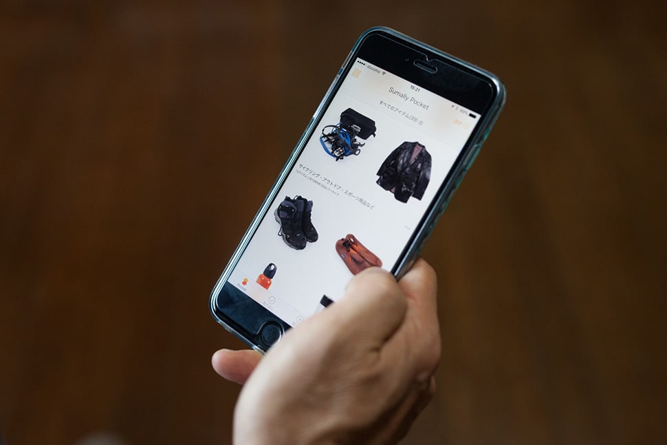 佐々木さんのSumally Pocket。登山道具が多めです。