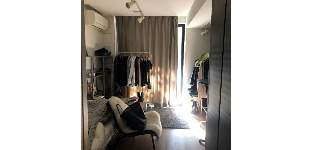 現在住んでいる部屋です。広くはないですが、一人暮らしには十分。