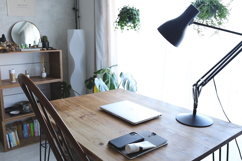 部屋にあうようにテーブルを自作