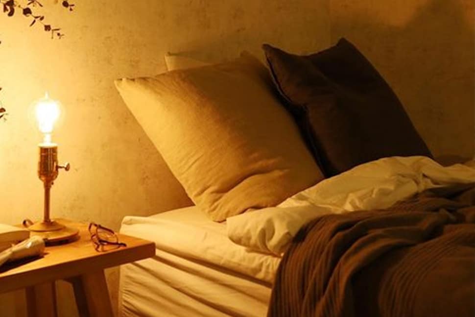 フィンランドでの体験から夜はフロアライトだけに