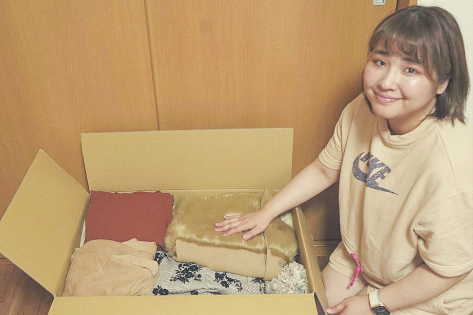 ラージボックスに入った冬服は36点