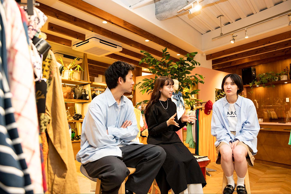 それぞれお洋服が家にたくさんありすぎて把握しきれないほどだとか