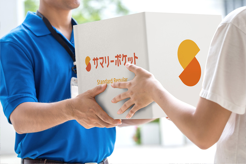 玄関先でボックスを渡すだけで預入完了。取り出す時も指定場所まで持って来てくれる