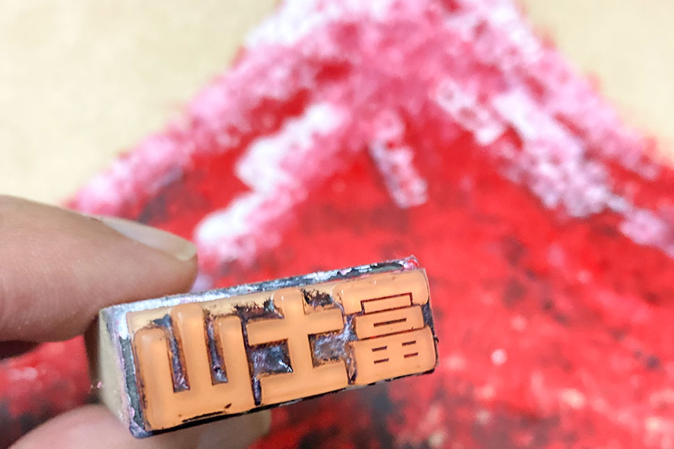 趣味の創作活動に勤しんでいる