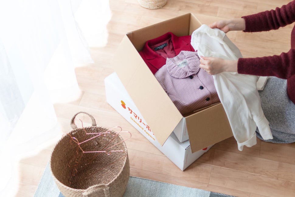 シーズンオフの服を預けて収納スペースを広くした